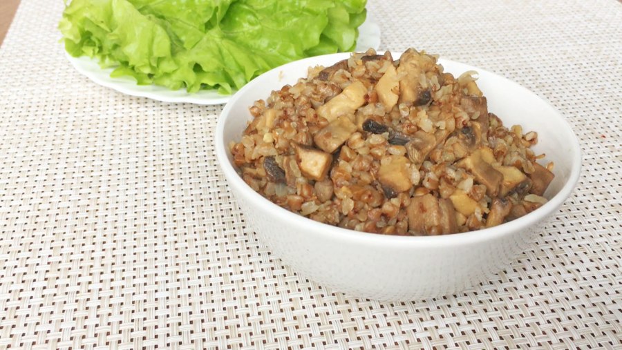 Гречка с грибами и луком и морковью