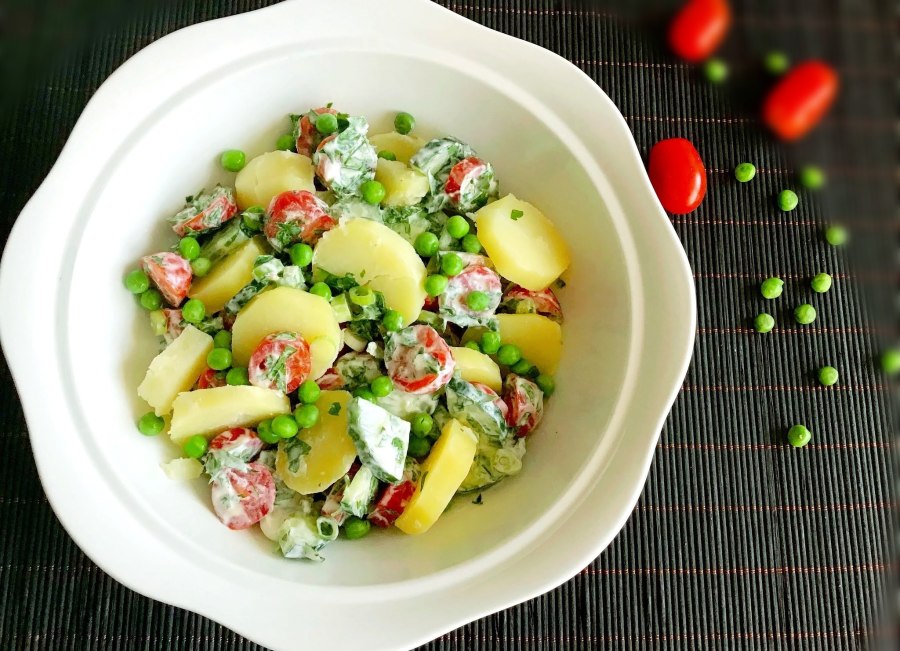 Салат с молодым картофелем и курицей
