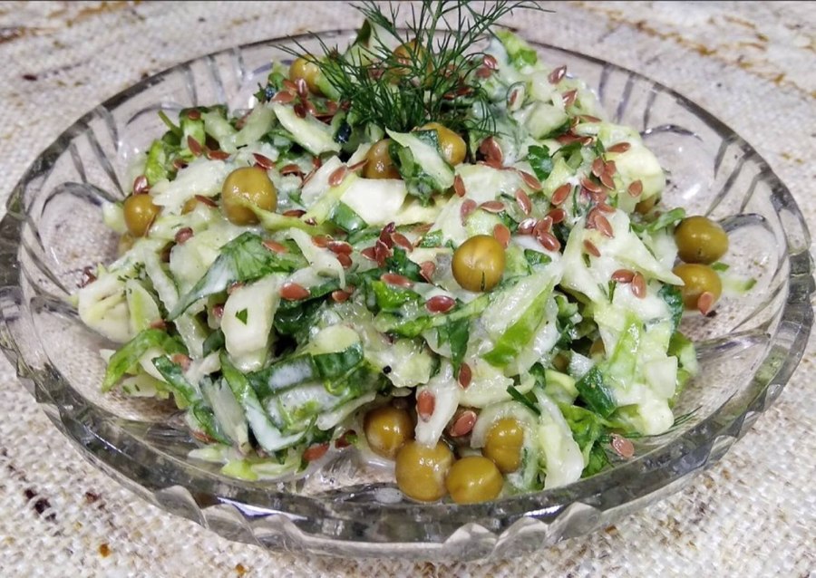 Салат с каперсами и горошком