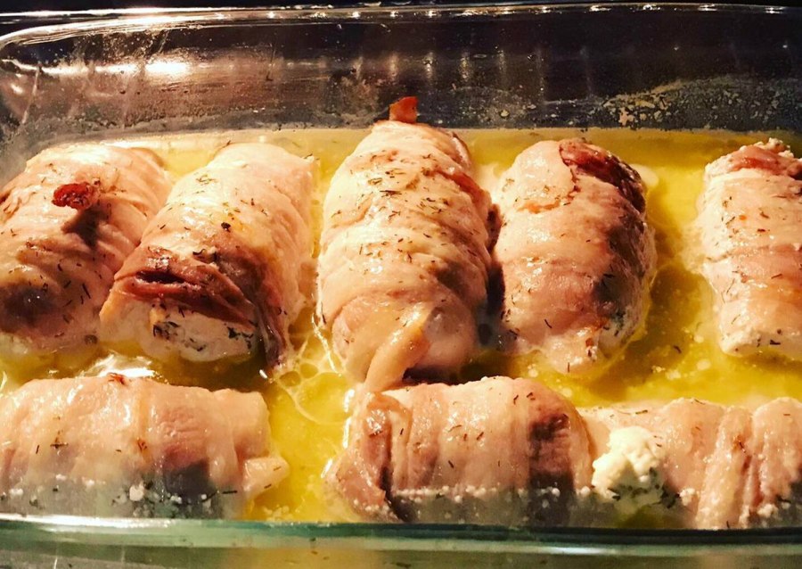 Рулет из куриных грудок с грибами
