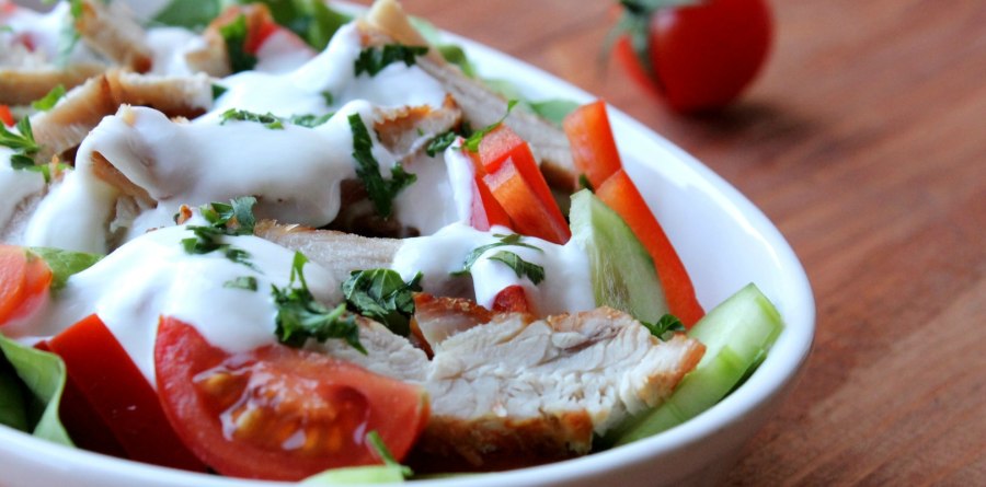 Салат с яблоком и курицей и сыром