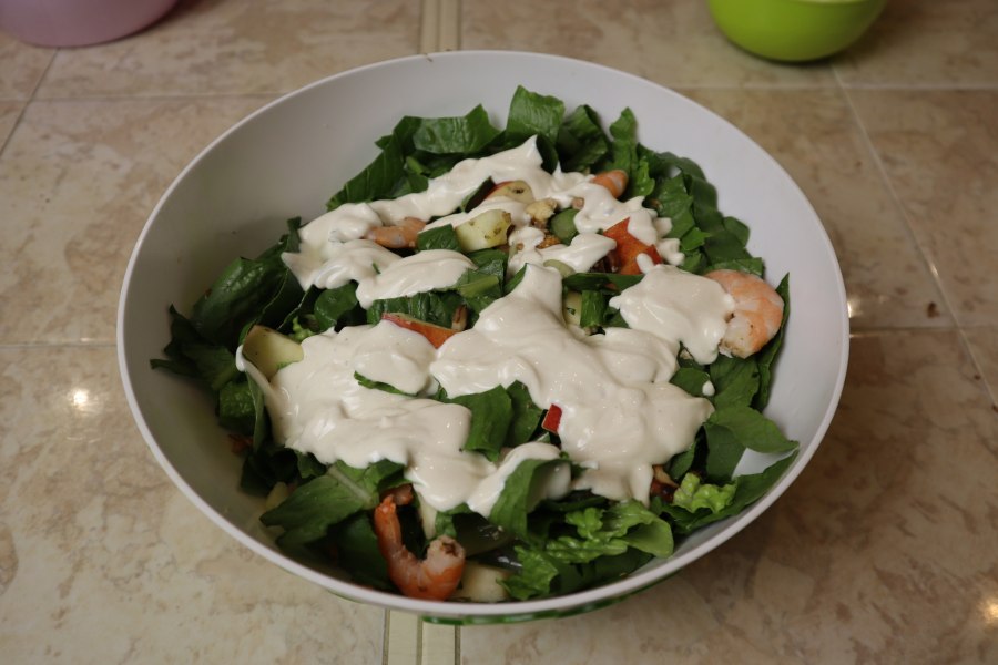 Салат с йогуртом и курицей