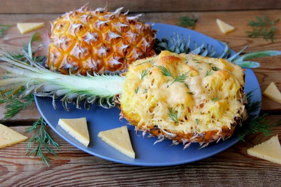 Курица с ананасами
