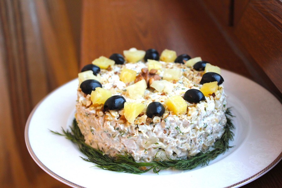 Салат с ананасом и курицей