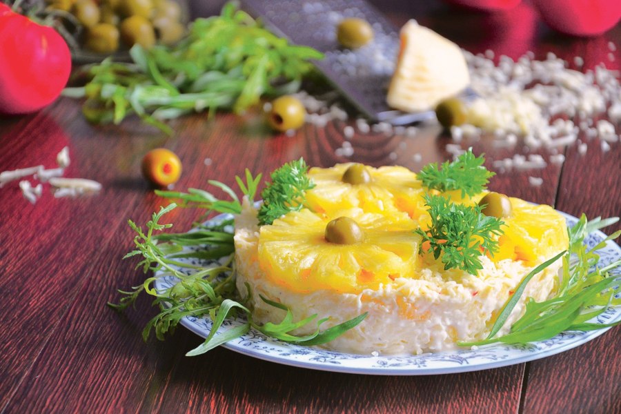Салат с ананасом и курицей