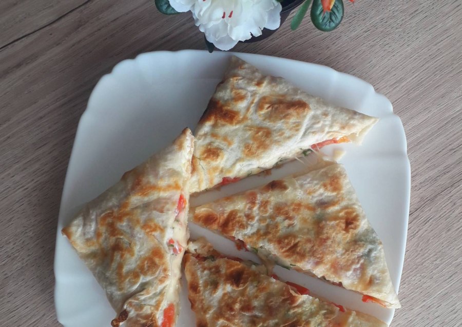 Лаваш с брынзой и зеленью