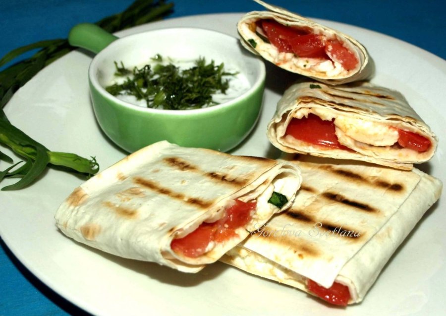 Лаваш с сыром и зеленью