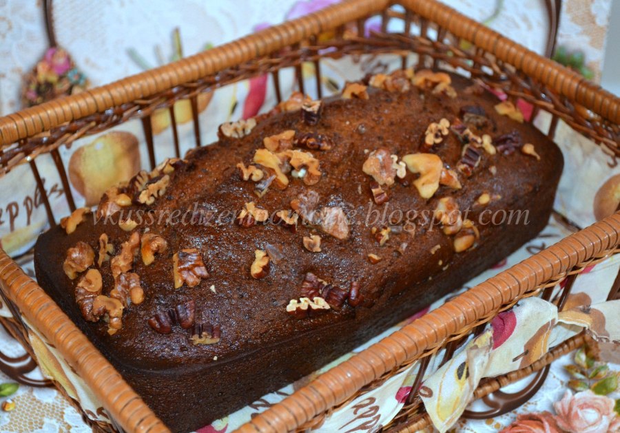 Торт с финиками и грецкими орехами