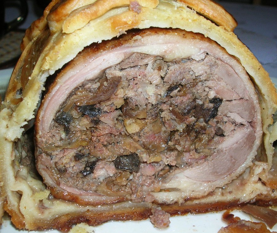 Мясо запеченное в тесте