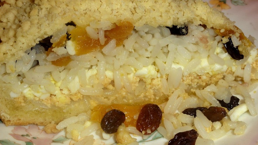 Сладкий балиш с рисом и сухофруктами.