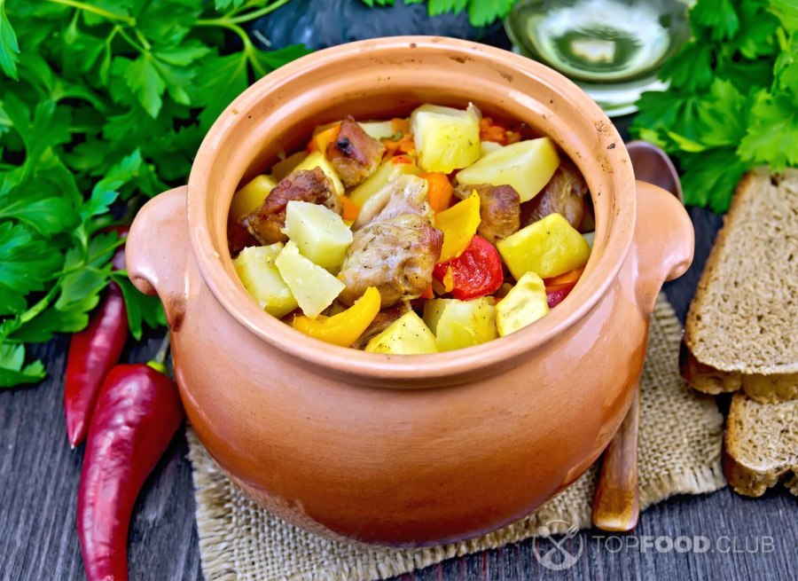 Жаркое в горшочках со свининой и картошкой в духовке