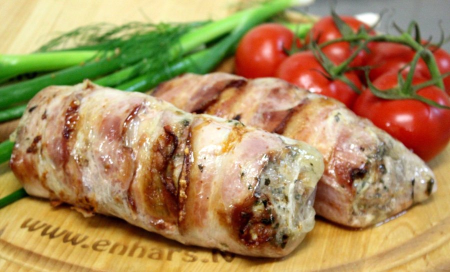 Фаршированный мясной рулет с шампиньонами