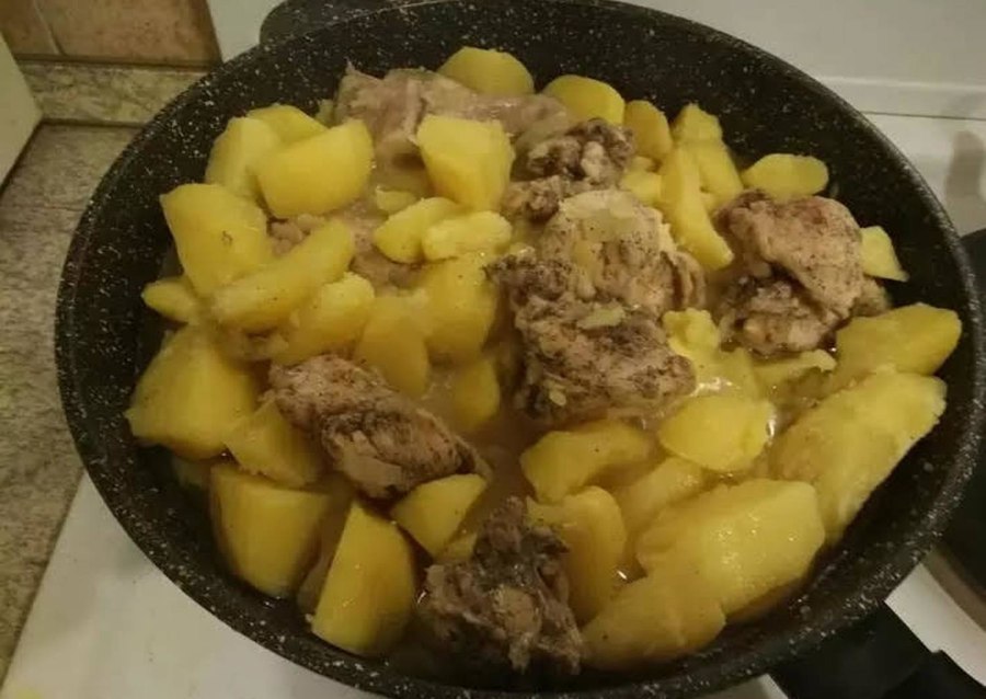 Тушёная картошка со свининой