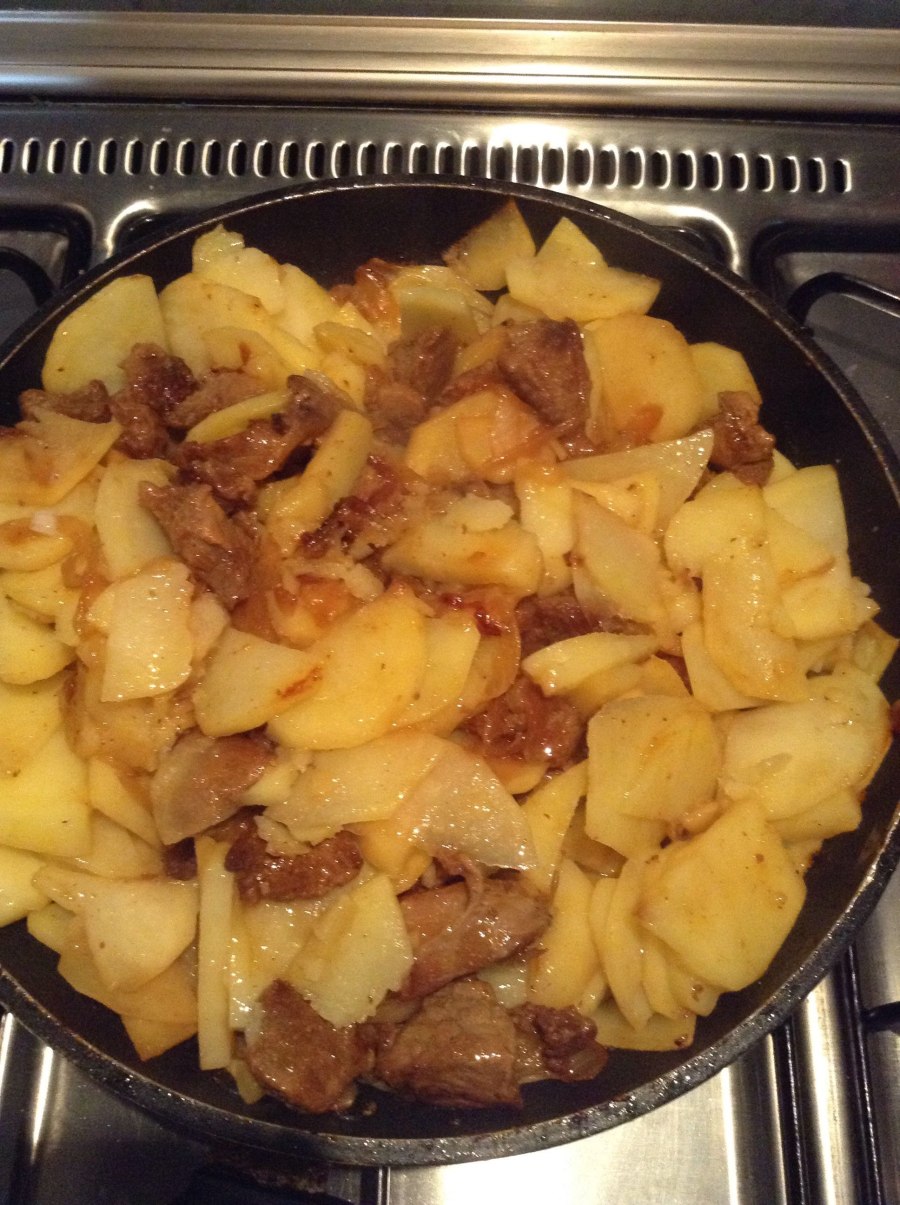 Тушёная картошка с курицей