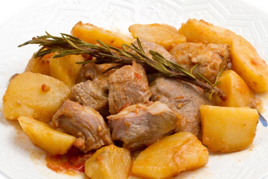 Тушёная картошка с курицей
