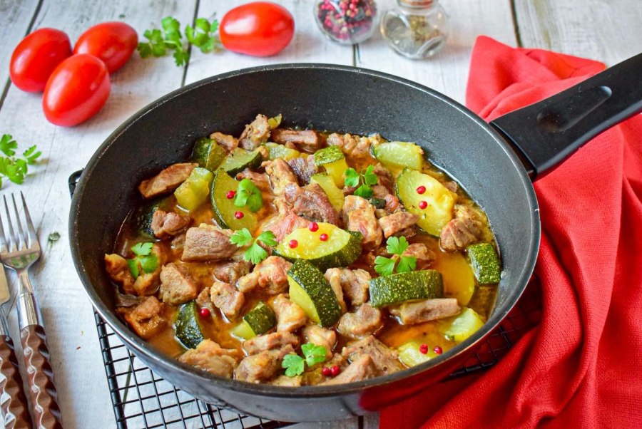 Тушёная картошка со свининой