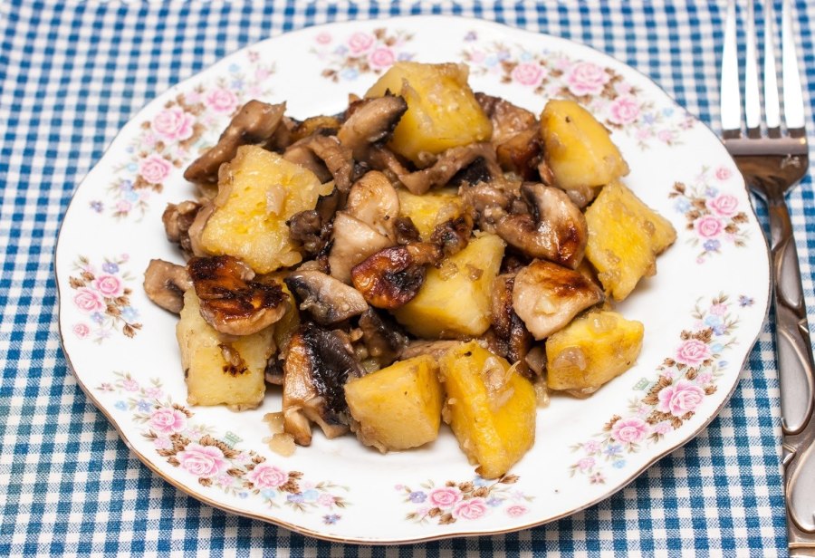 Картофель тушеный с курицей