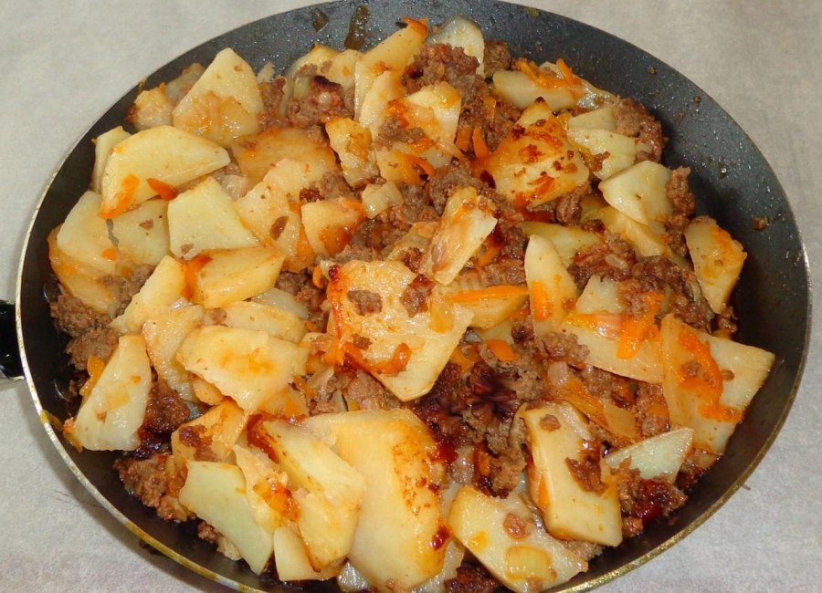 Картофель тушеный с овощами