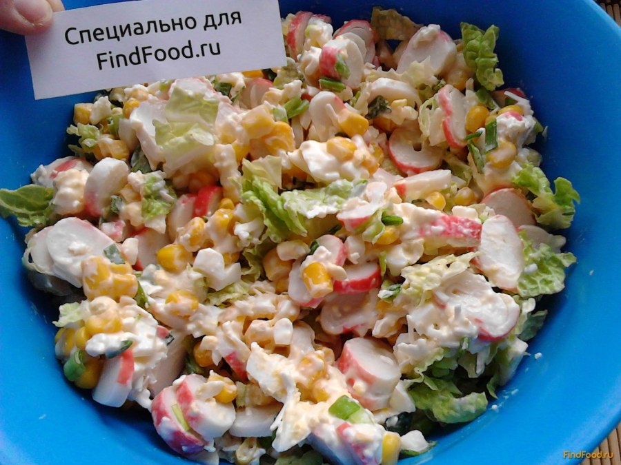 Салат с пекинской капустой и крабовыми палочками и кукурузой