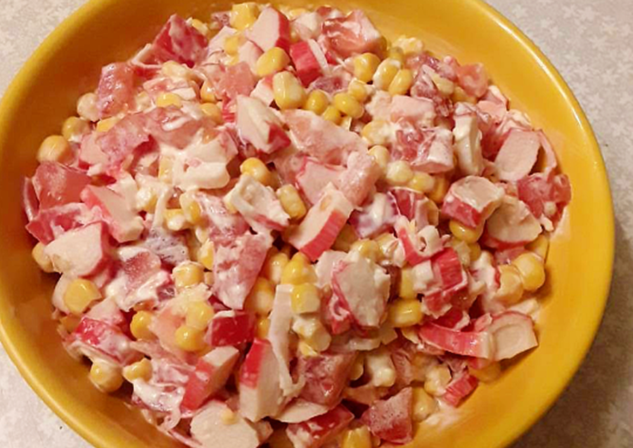Салат Ромашка с крабовыми палочками