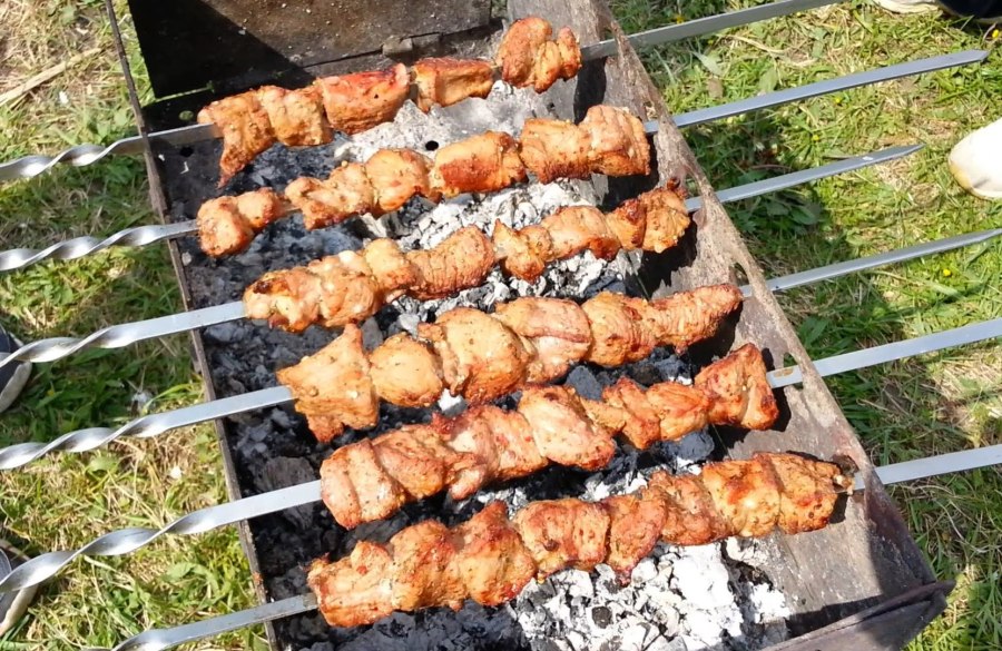 Шашлык из свинины на минералке