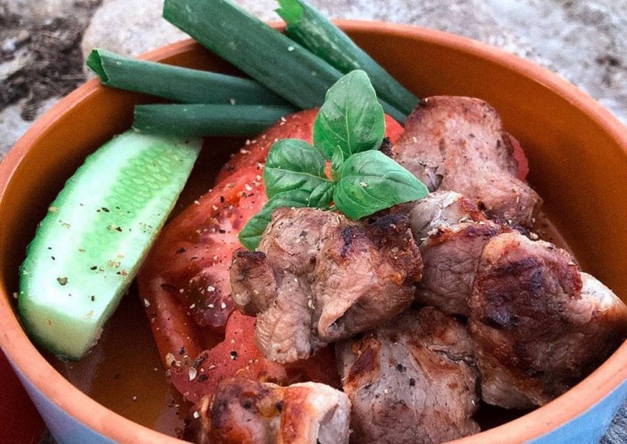 Блюда мясо на палочке