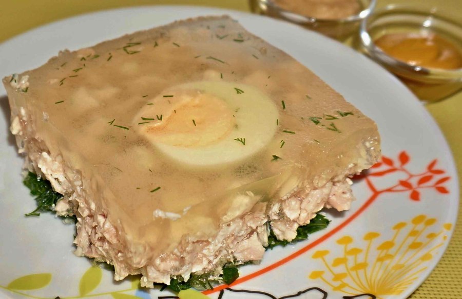 Заливное из языка в бутылке