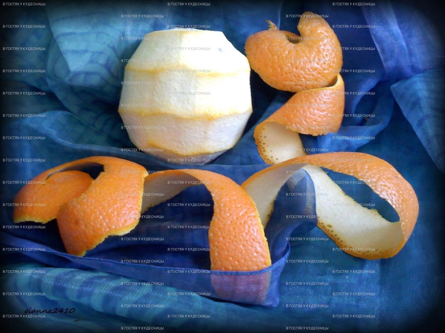 Украшение из персиков