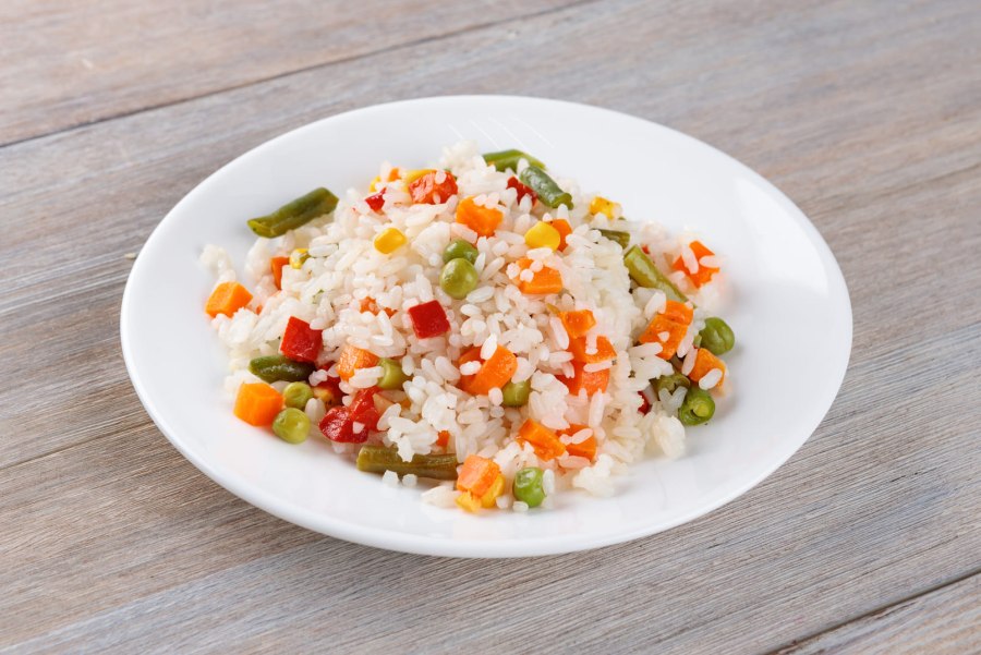 Рис с кукурузой и горошком