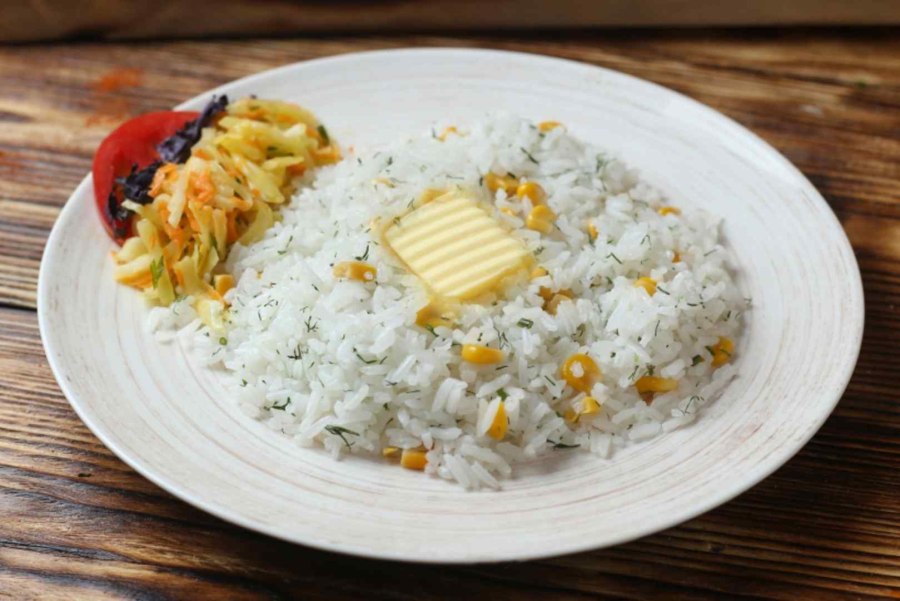 Рис с морковкой и кукурузой