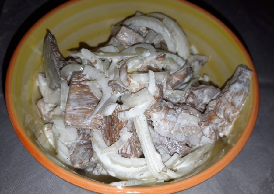 Салат с солеными грибами