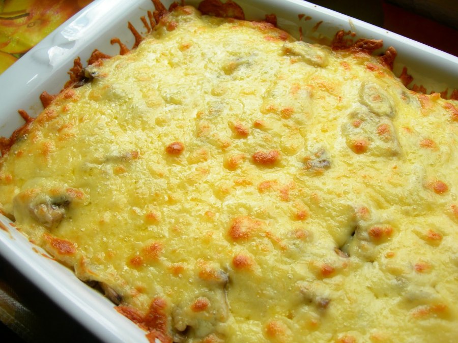 Картофельная запеканка с сосисками и сыром