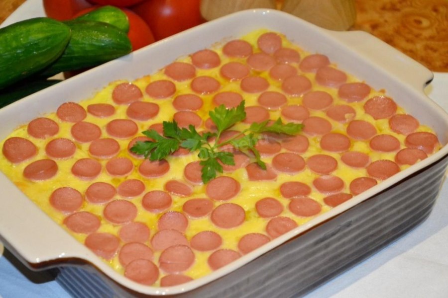Запеканка из макарон с сосисками и сыром в духовке
