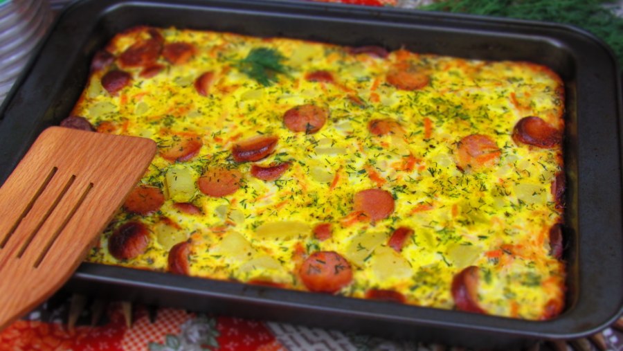 Картофельная запеканка с сосисками и сыром