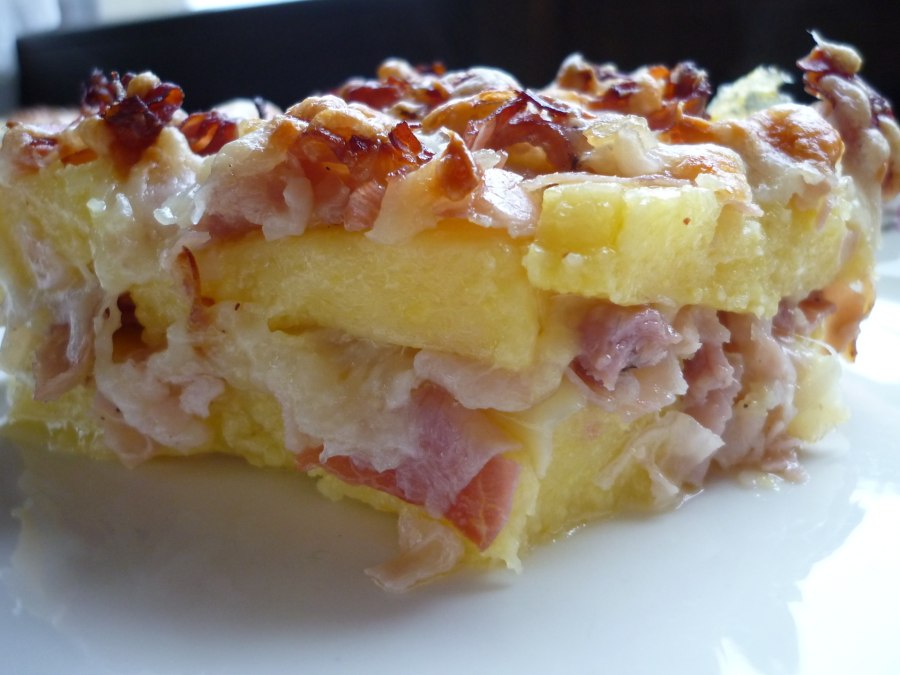 Запеканка из макарон с колбасой и сыром