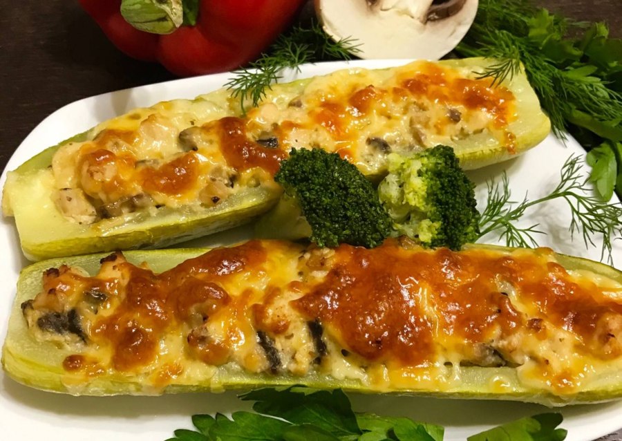 Кабачок фаршированный куриной грудкой