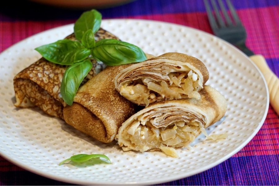 Блины фаршированные капустой