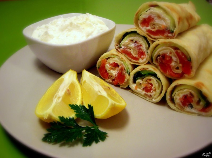 Сырный рулет с крабовыми палочками
