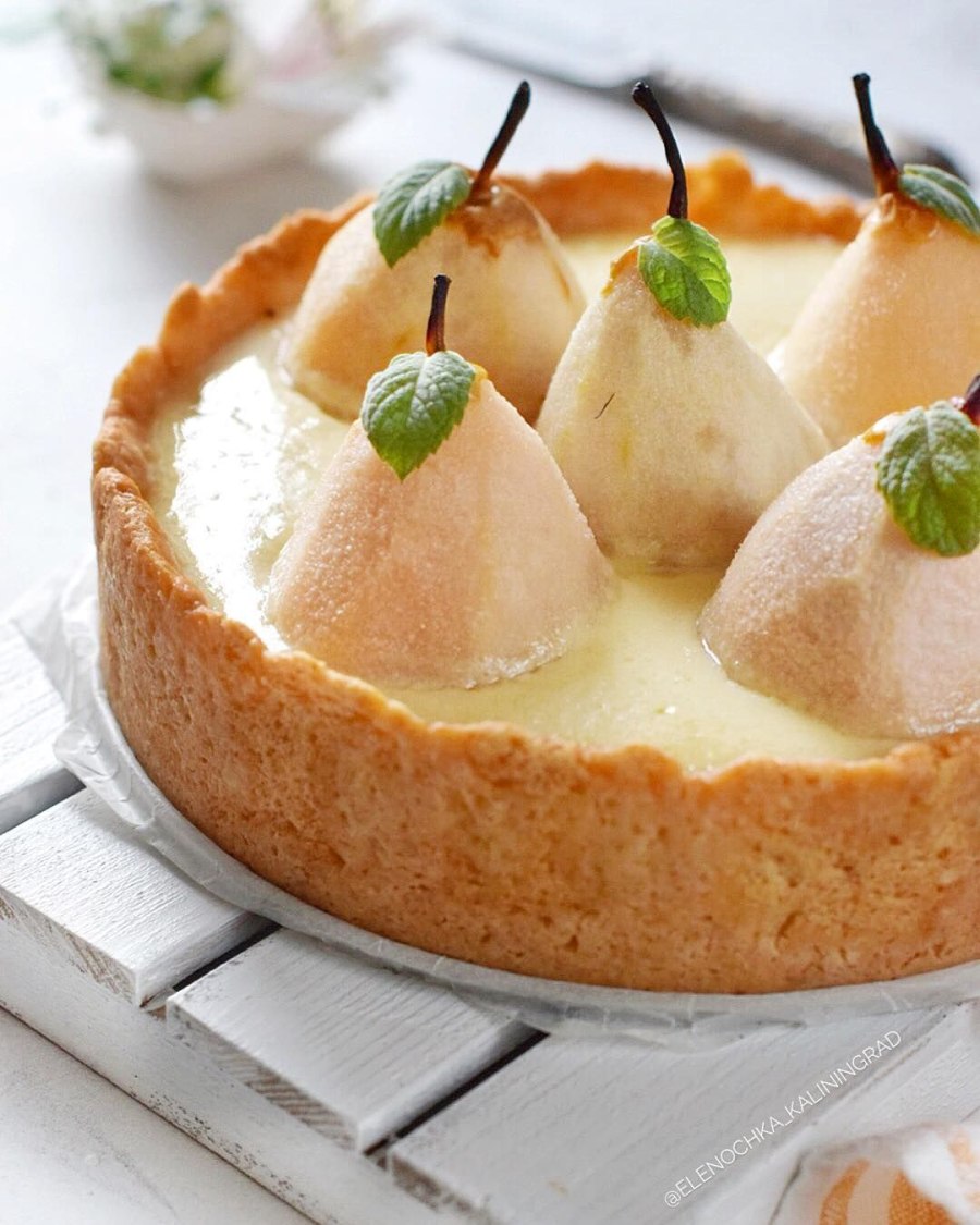 Пирог с грушей и сыром с плесенью