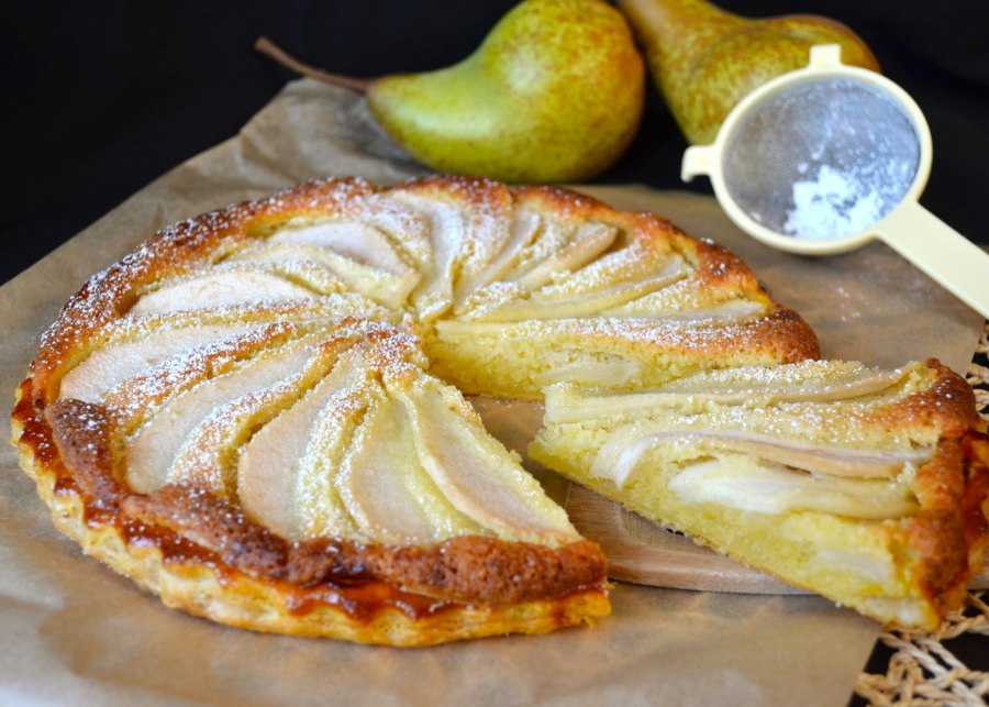 Пирог с грушами и заварным кремом