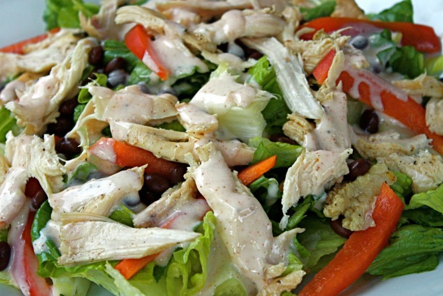 Салат с цыпленком мексиканский