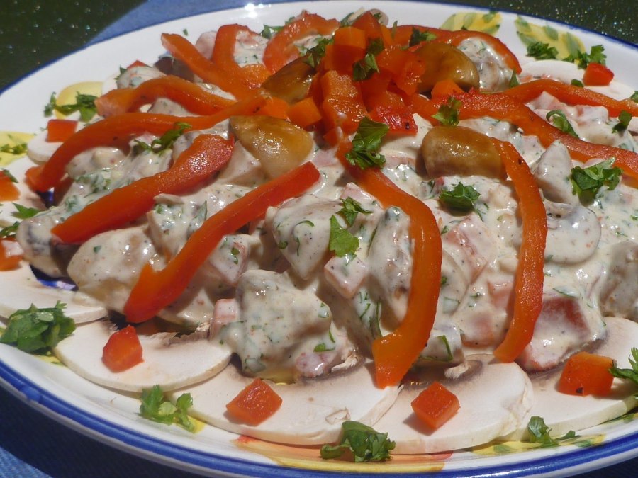 Салат венгерский с курицей