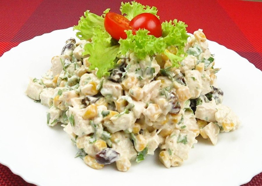 Салат с финиками и курицей