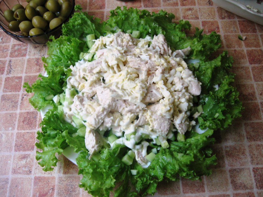 Салат куриный с грибами