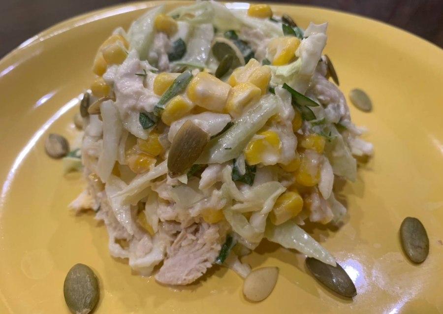 Салат с курицей и солеными огурцами
