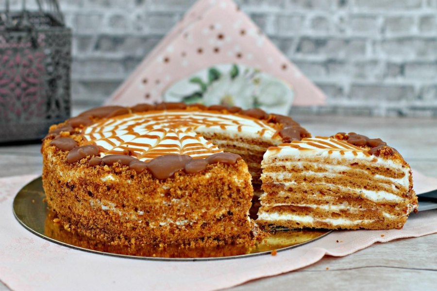 Торт карамельная девочка