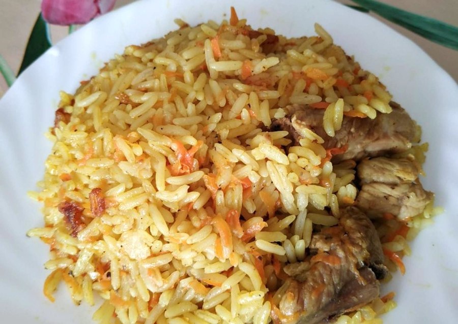 Плов с бараниной и айвой и изюмом