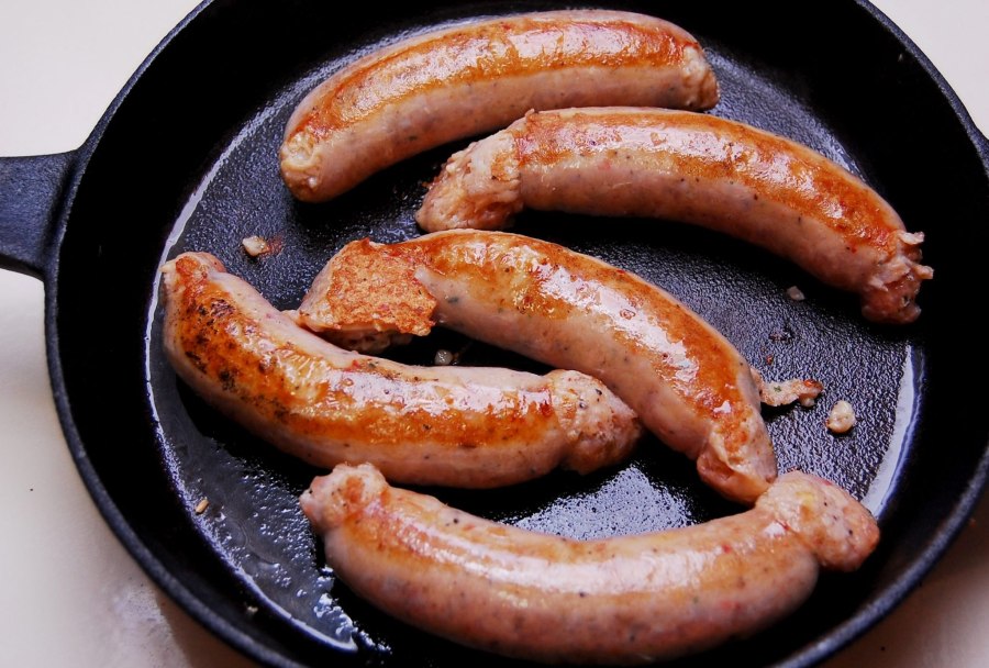 Колбаски гриль с сыром