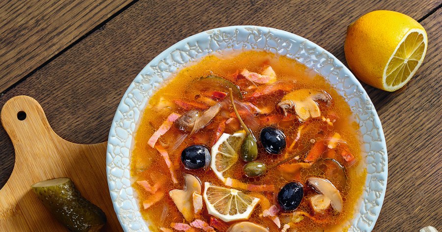 Солянка с лимоном