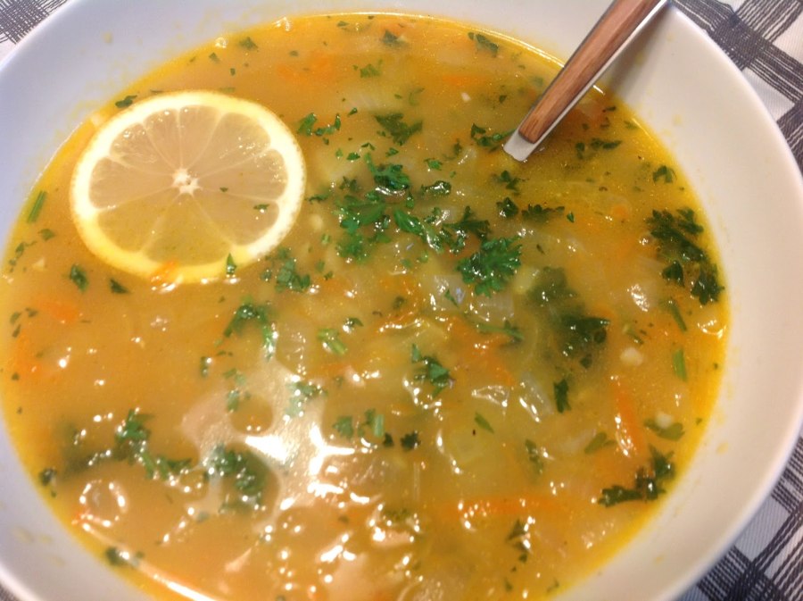 Куриный суп с лимоном и оливками